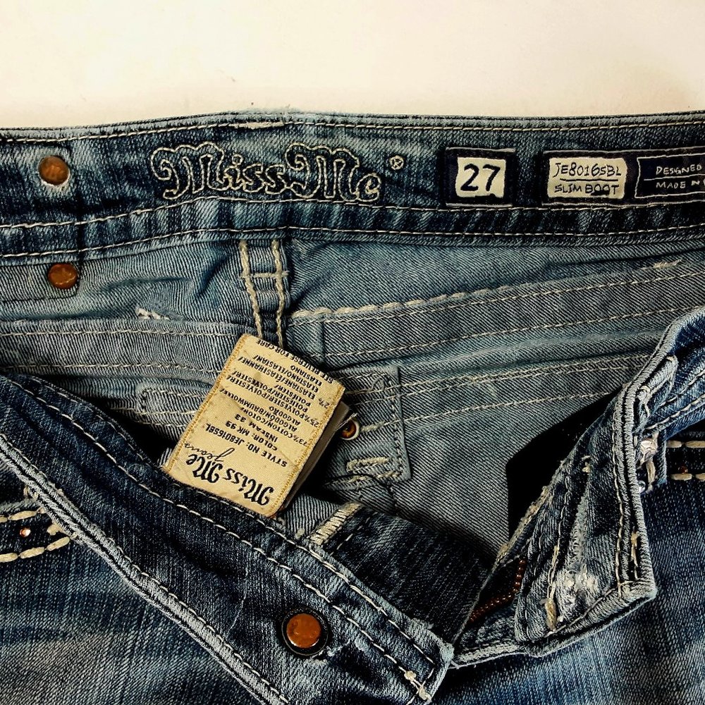 Miss Me jeans 27 x 30 bootcut med wash